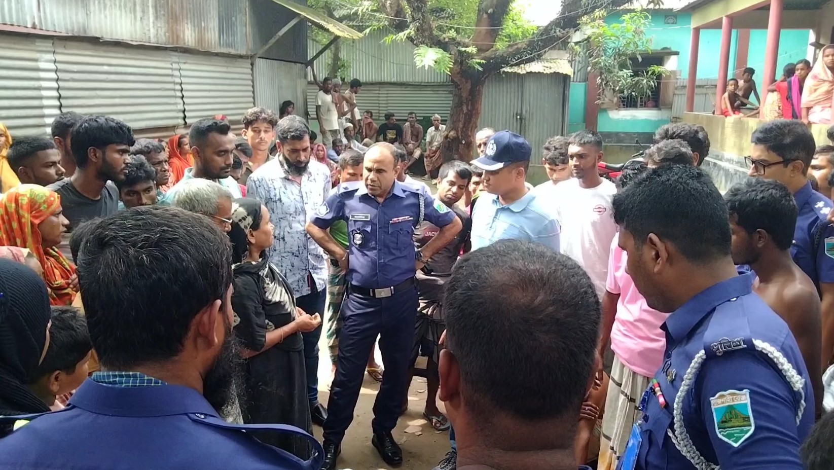 বেলকুচিতে ছাতু খেয়ে শিশুর মৃত্যু, হাসপাতালে আরও দুইজন